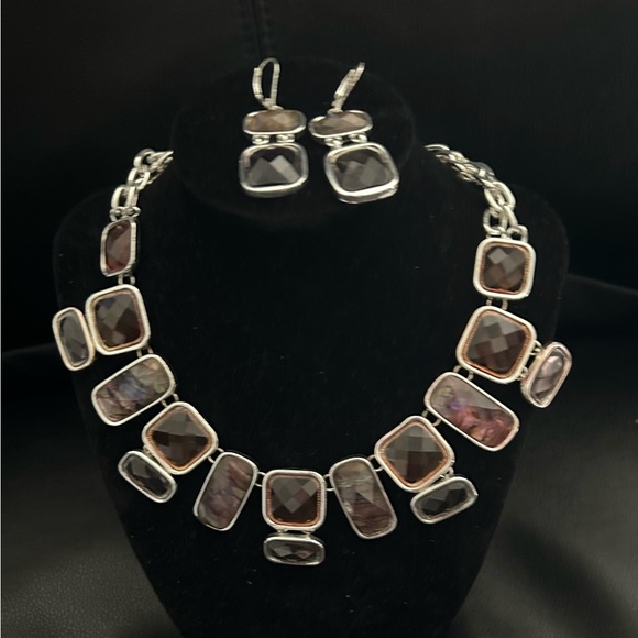 Dana Buchman 2 Piece Jewelry Set..Necklace with matching pierced Earrings - Picture 9 of 10